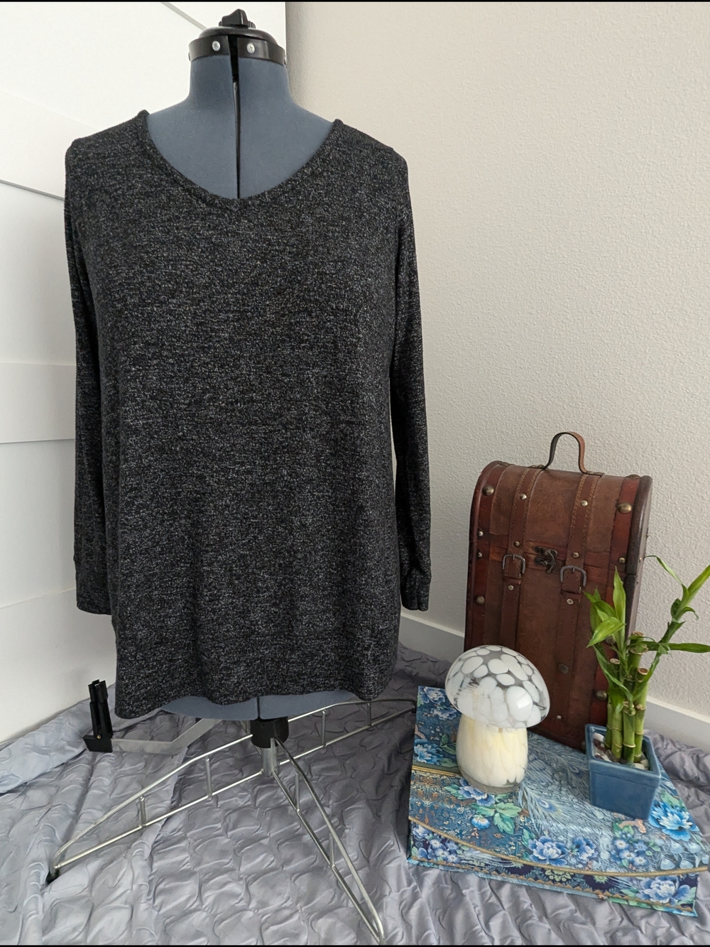 Soft Surroundings Charcoal V-Neck Top - L